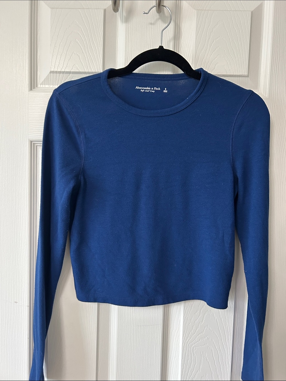Abercrombie & Fitch Women's Long-Sleeve Crewneck cropped Top - Blue